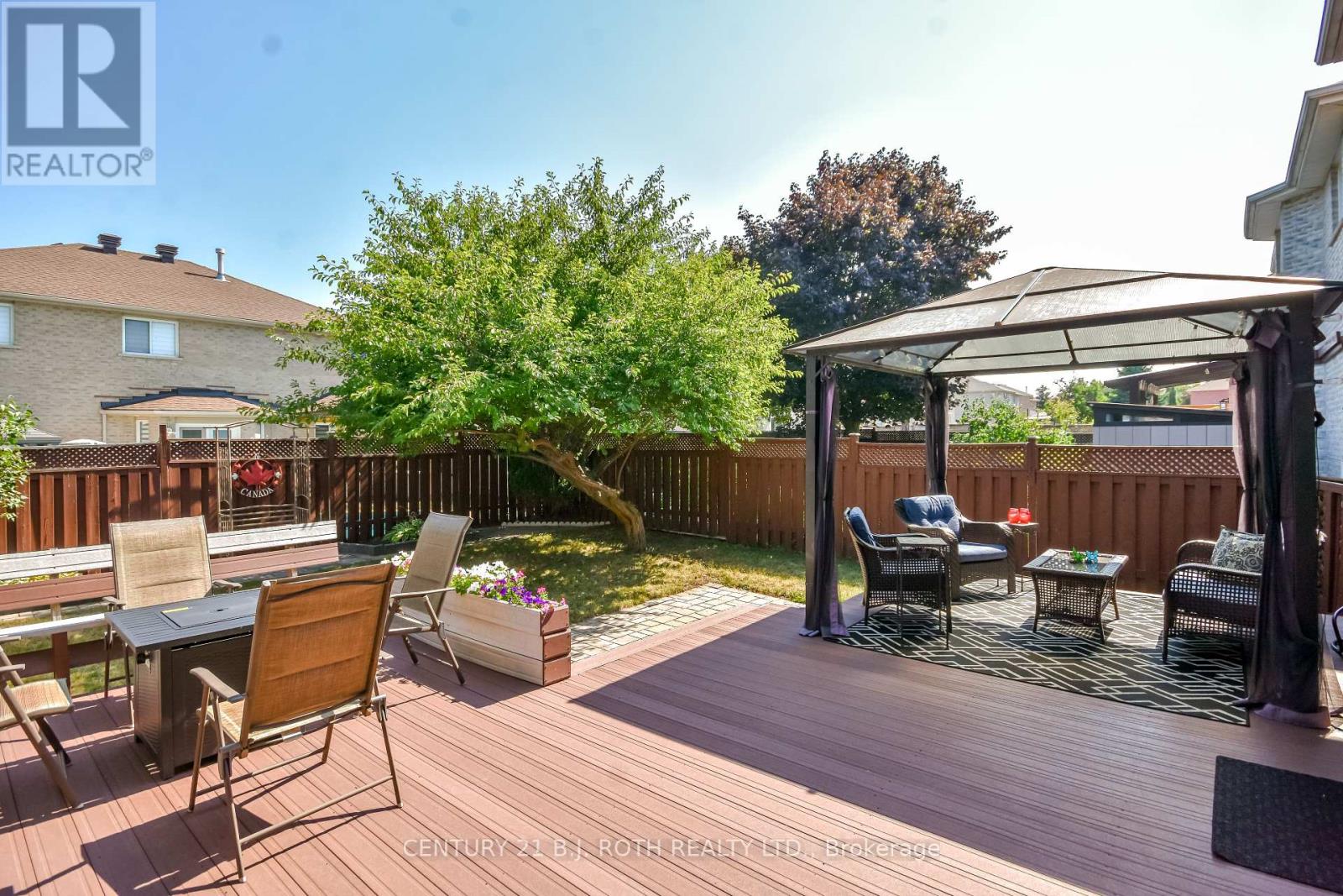 Photo 11 of 28 Shaina Court, Barrie ON