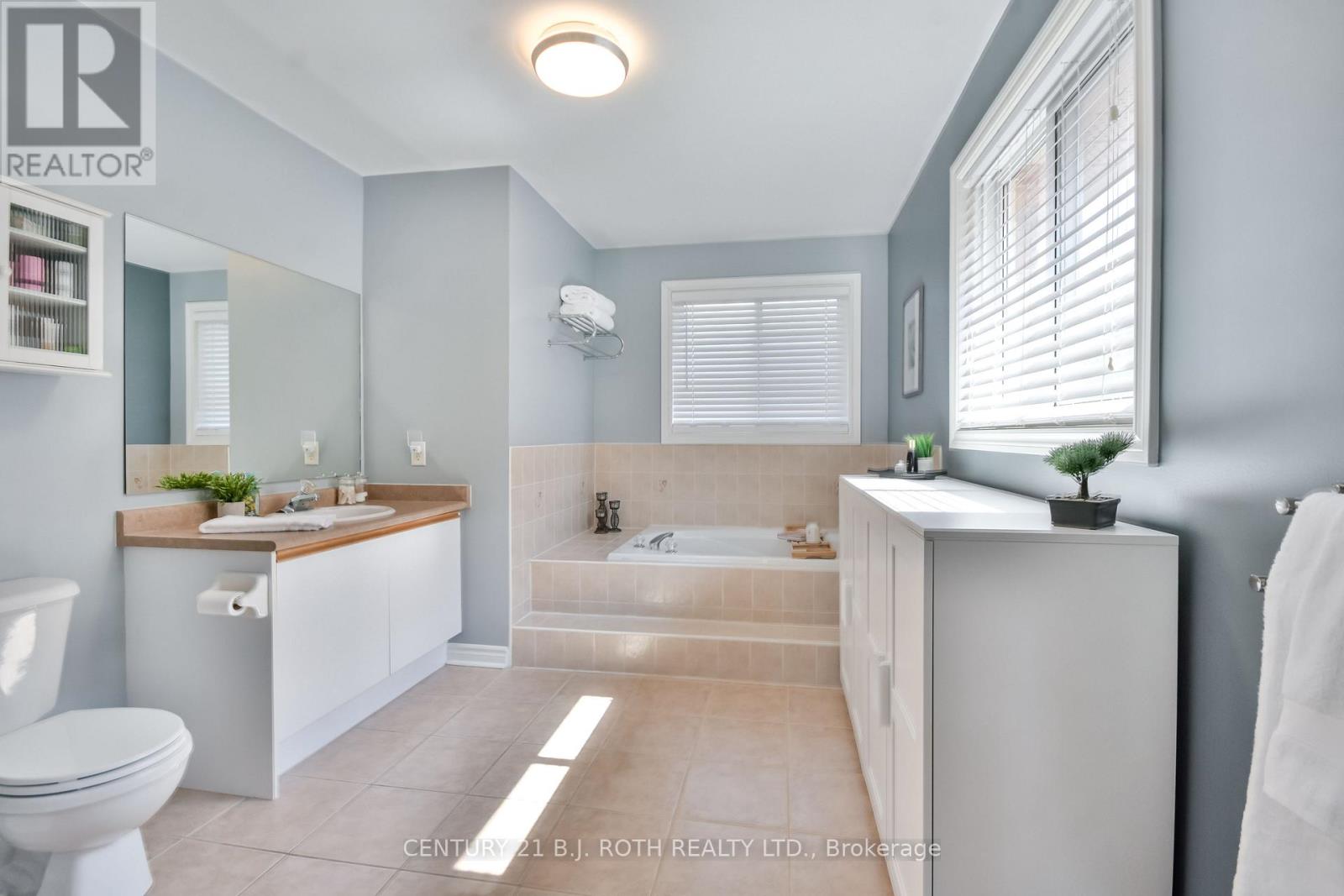 Photo 20 of 28 Shaina Court, Barrie ON