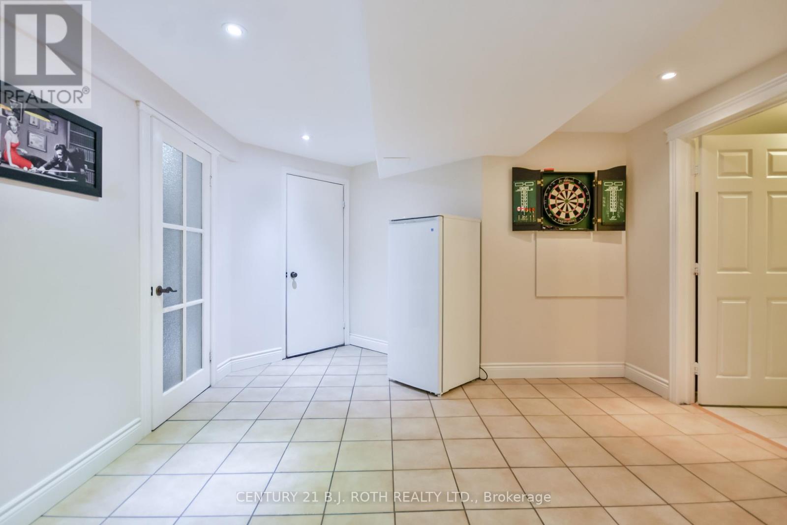 Photo 30 of 28 Shaina Court, Barrie ON