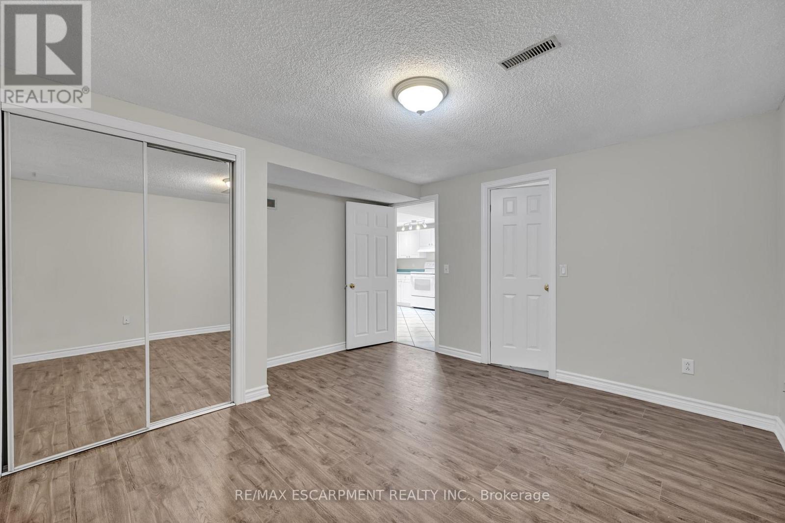 Photo 14 of 1157 Charminster Crescent, Mississauga ON