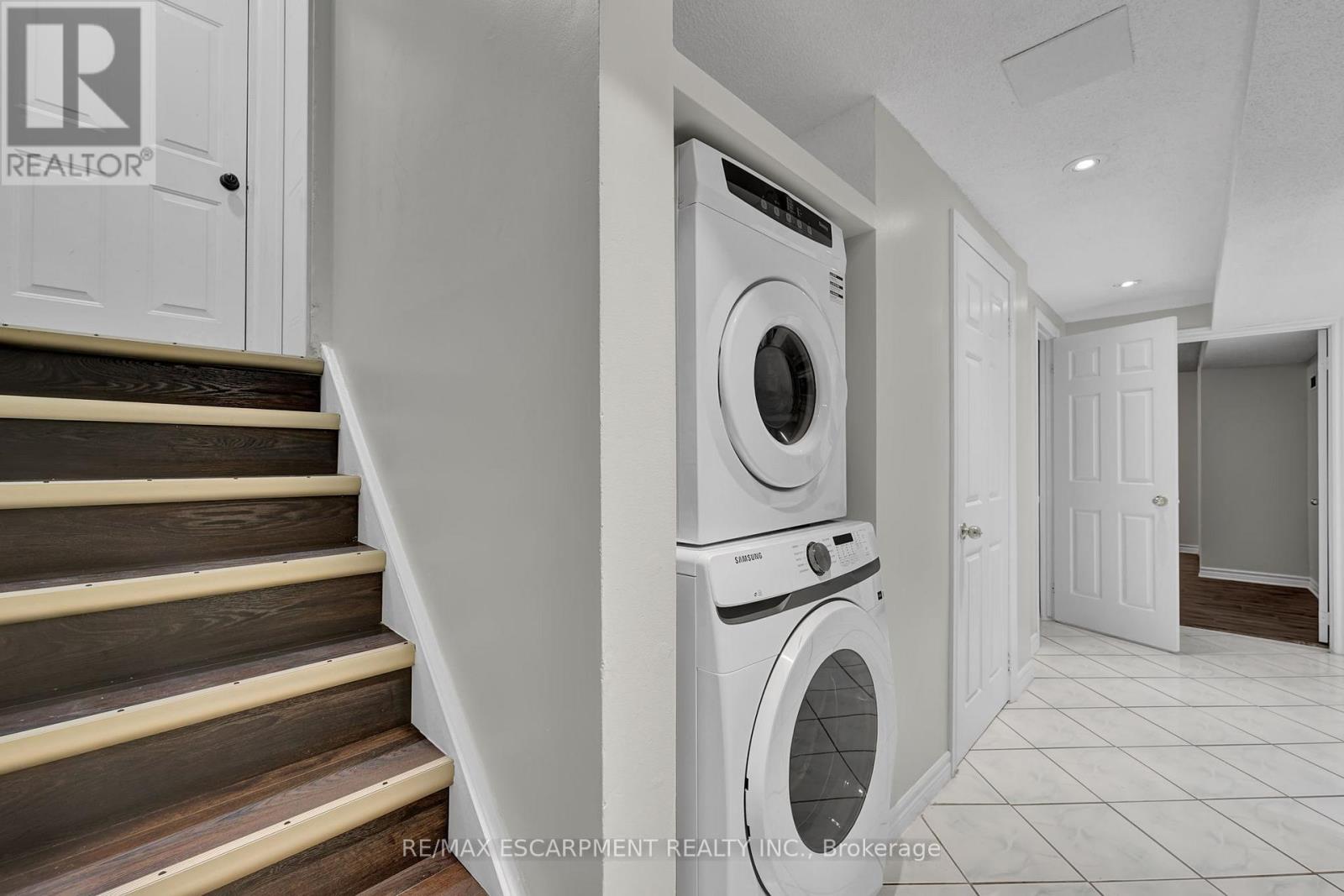 Photo 8 of 1157 Charminster Crescent, Mississauga ON