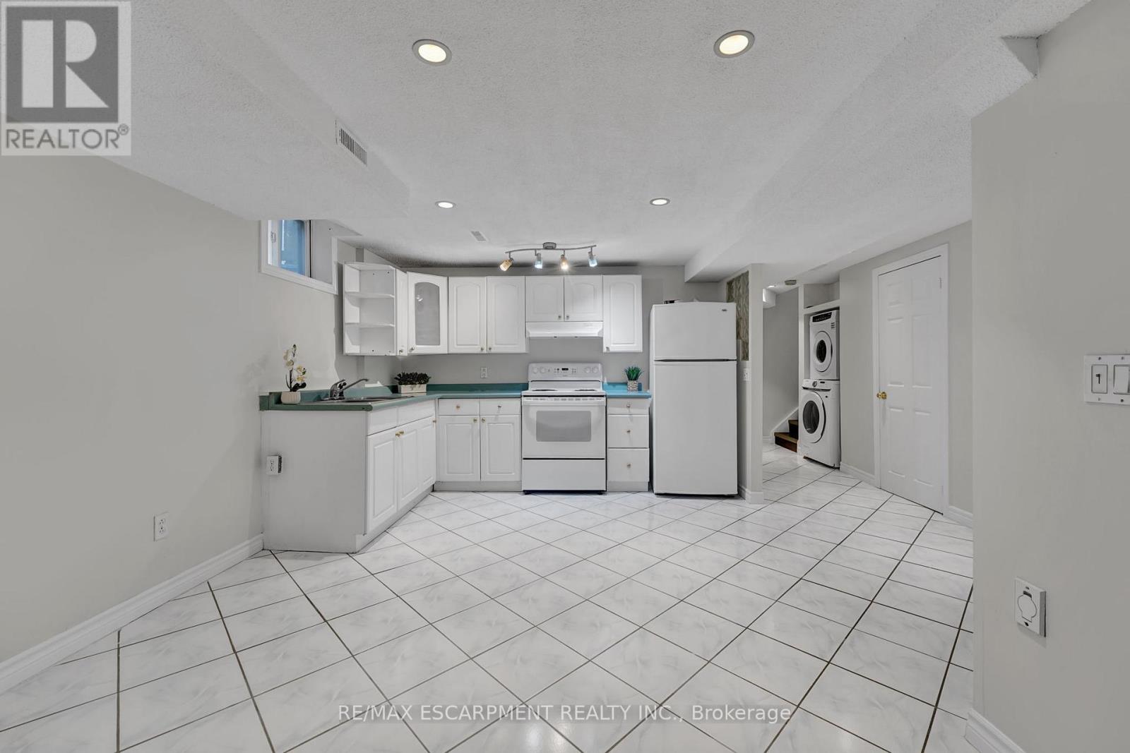 Photo 17 of 1157 Charminster Crescent, Mississauga ON