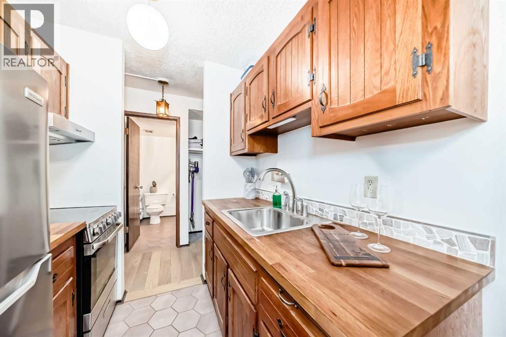 Photo 10 of 305 635 57 Avenue Sw, Calgary AB