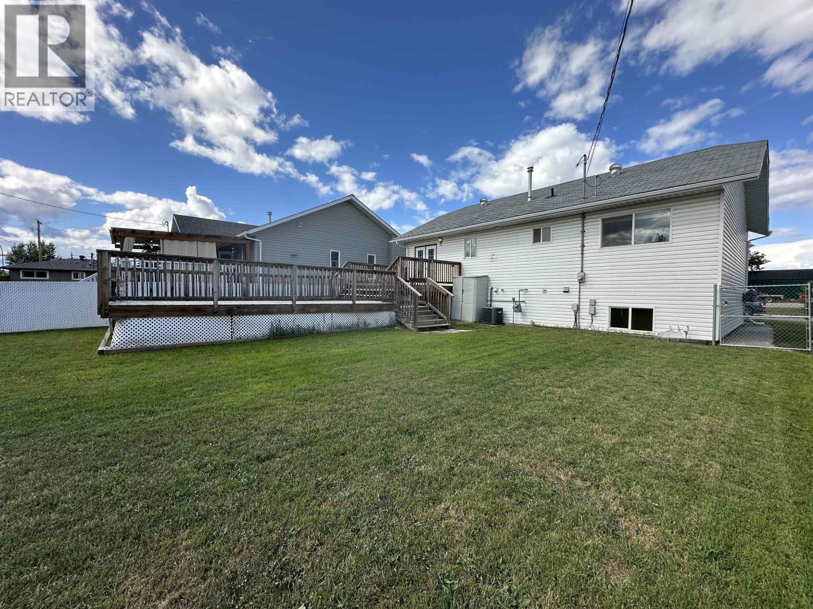 Photo 8 of 9111 107 Avenue, Fort St John BC