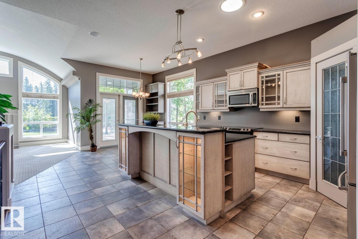 Photo 7 of 1832 Bowman Pt Sw, Edmonton AB