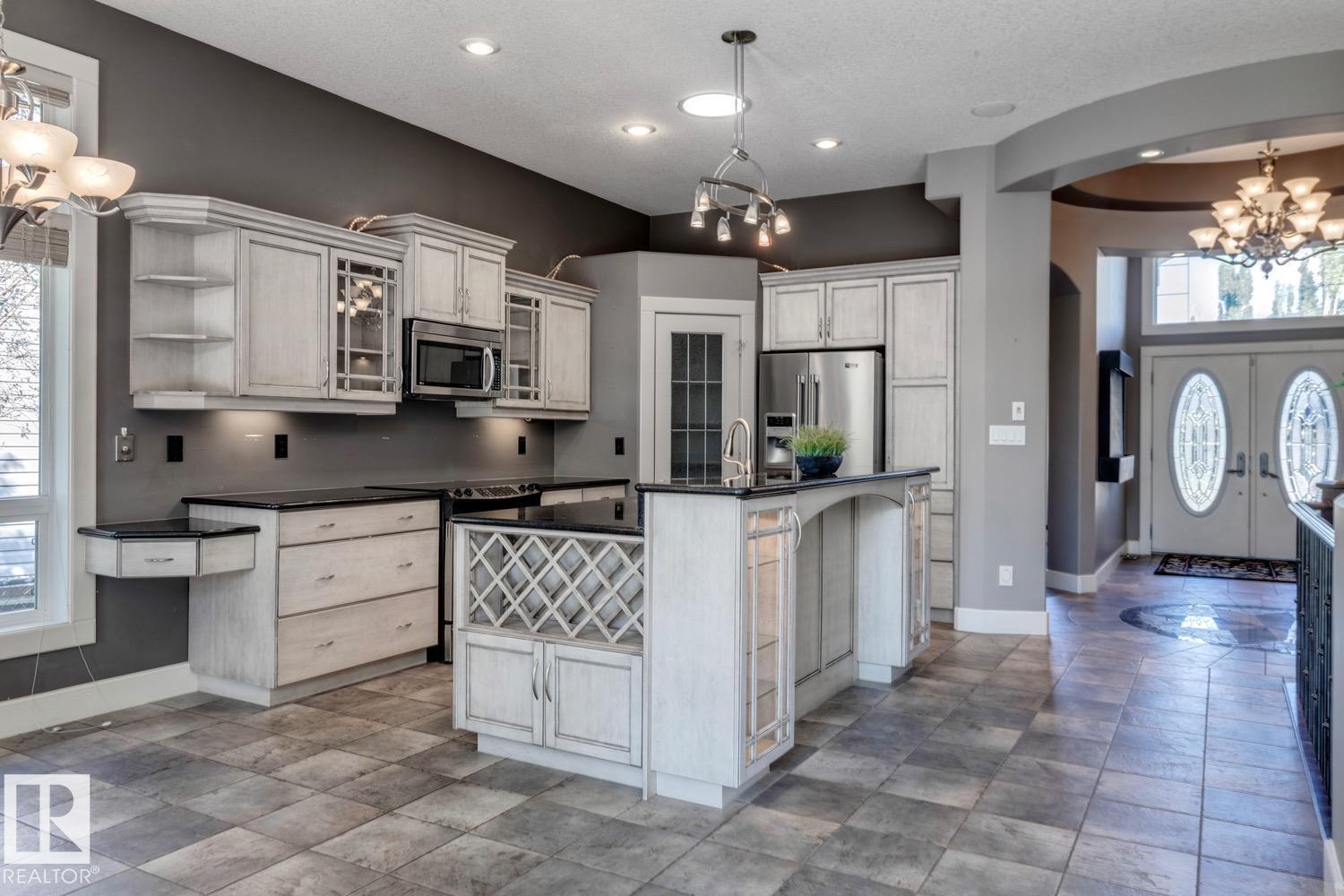 Photo 9 of 1832 Bowman Pt Sw, Edmonton AB