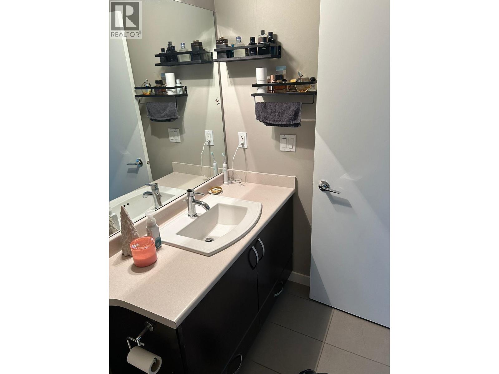 Photo 5 of 207 5605 Hampton Place, Vancouver BC