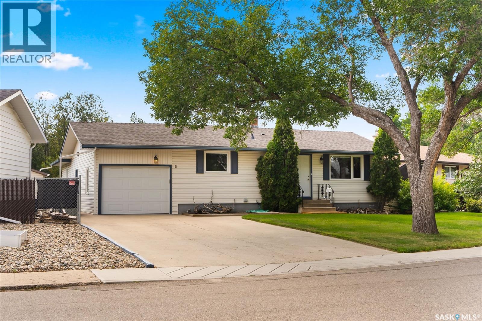 Photo 1 of 15 Hammond Road, Regina SK