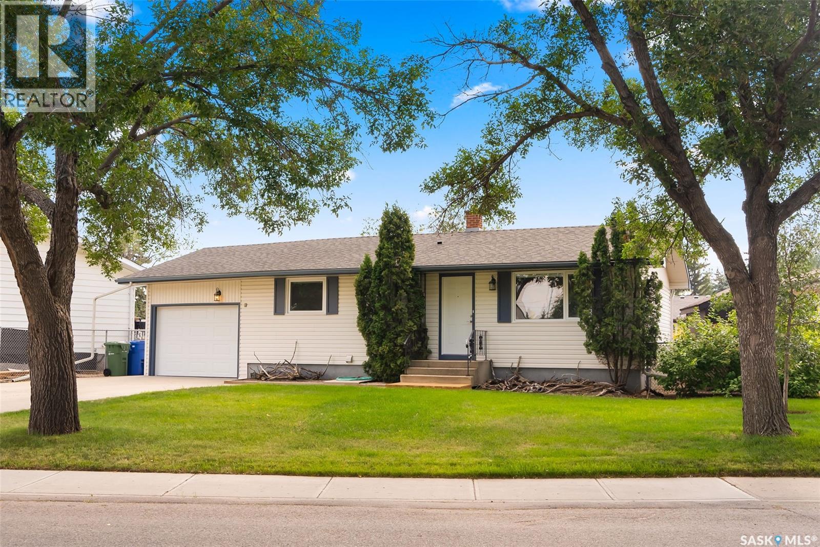 Photo 2 of 15 Hammond Road, Regina SK