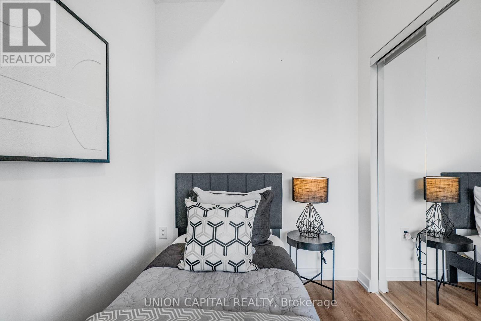 Photo 4 of 306 500 Dupont Street, Toronto ON