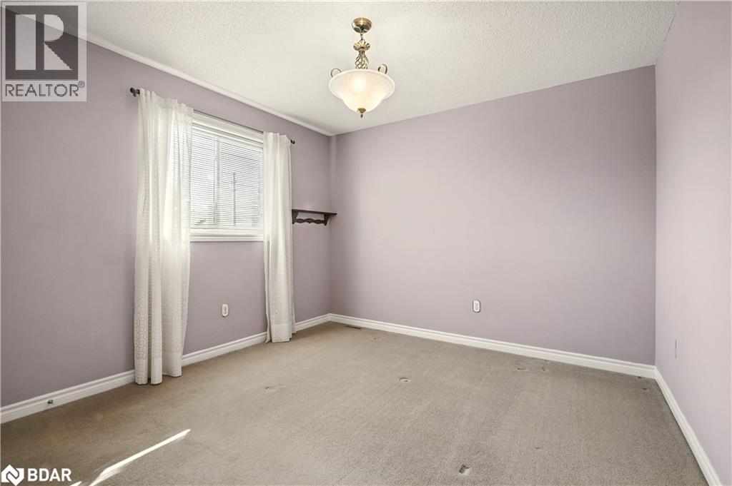 Photo 11 of 39 Lang Drive, Barrie ON