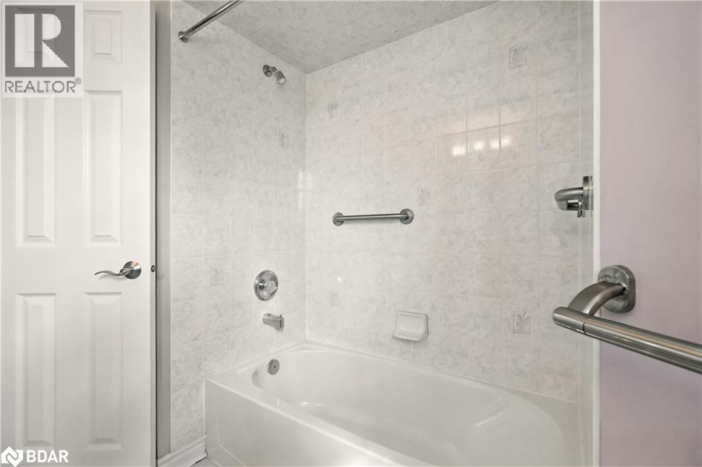 Photo 13 of 39 Lang Drive, Barrie ON