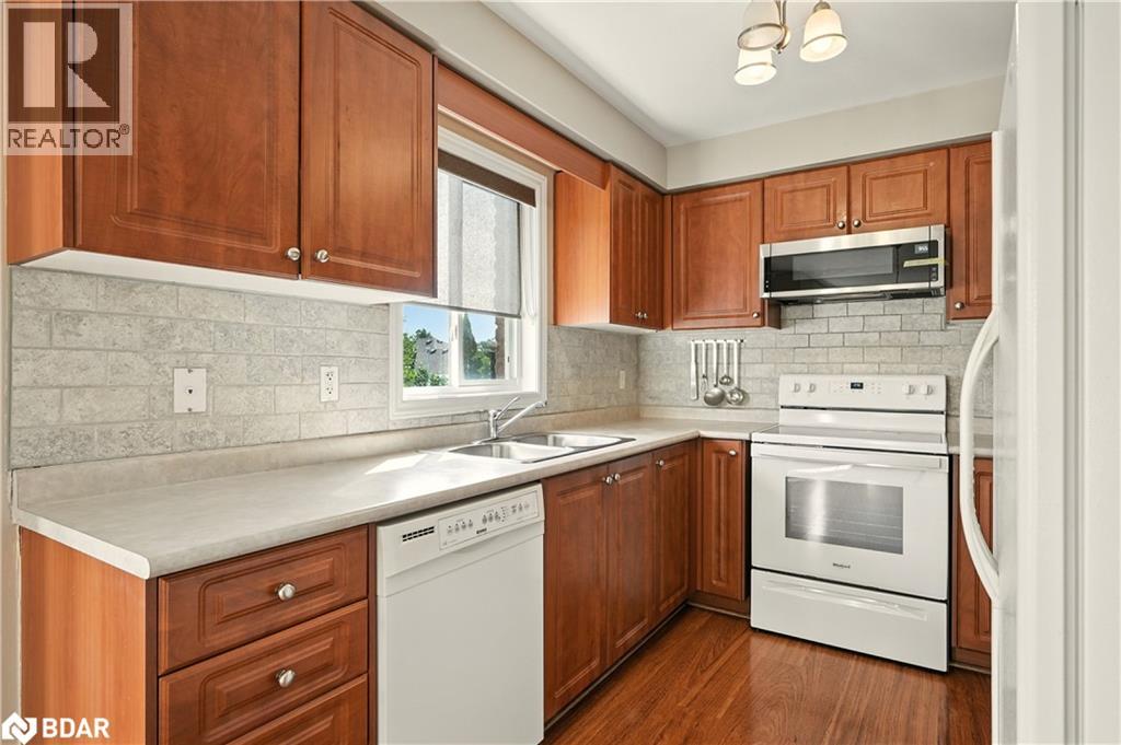 Photo 5 of 39 Lang Drive, Barrie ON