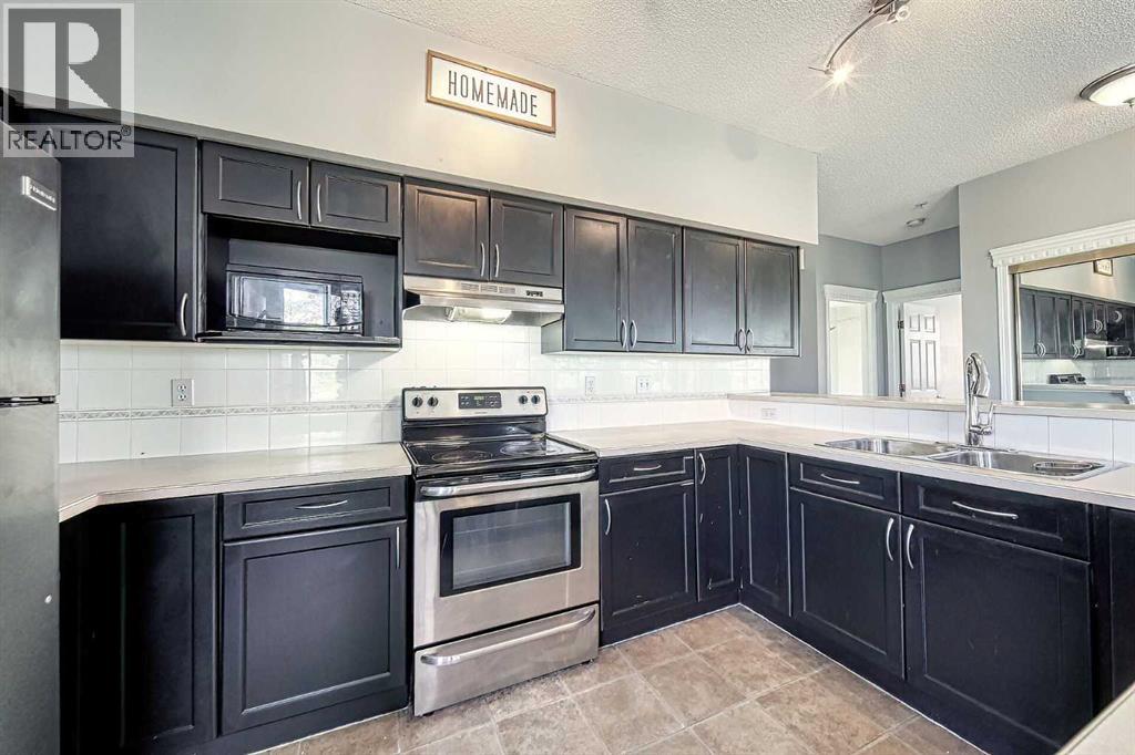 Single Family House for Sale in   Lincoln Way SW Lincoln Park Calgary 