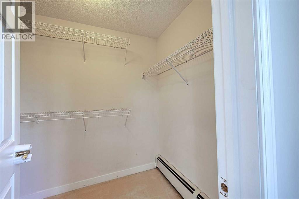 Single Family House for Sale in   Lincoln Way SW Lincoln Park Calgary 