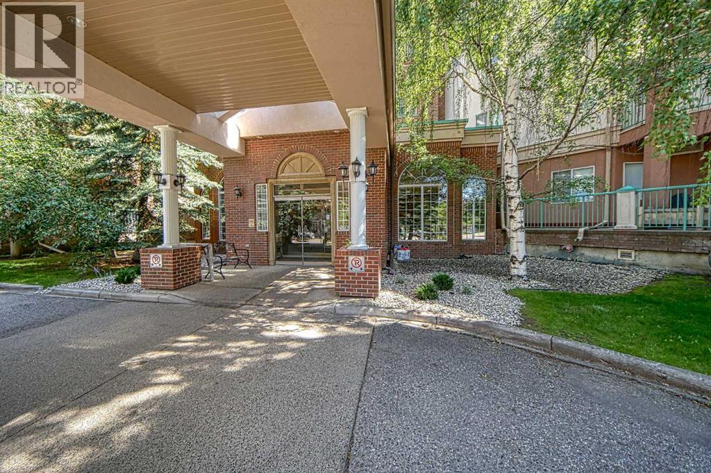 Single Family House for Sale in   Lincoln Way SW Lincoln Park Calgary 
