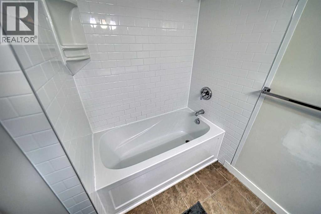 Single Family House for Sale in   Lincoln Way SW Lincoln Park Calgary 