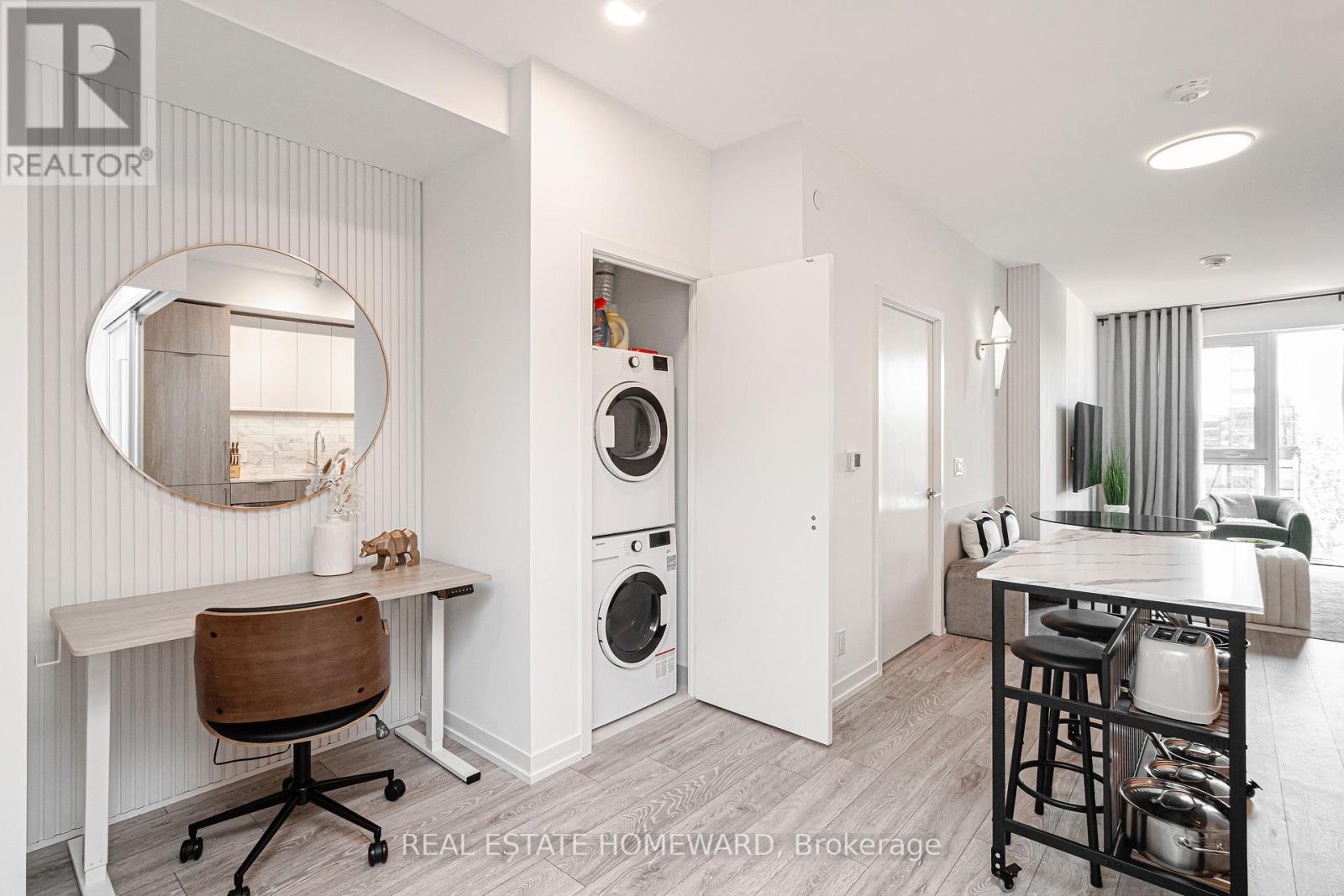 Photo 9 of 502 2020 Bathurst Street, Toronto ON
