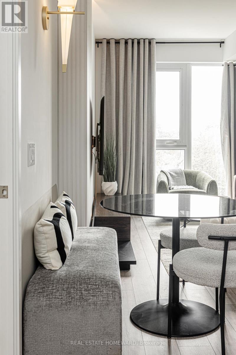 Photo 8 of 502 2020 Bathurst Street, Toronto ON