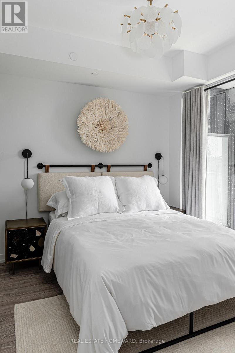 Photo 2 of 502 2020 Bathurst Street, Toronto ON