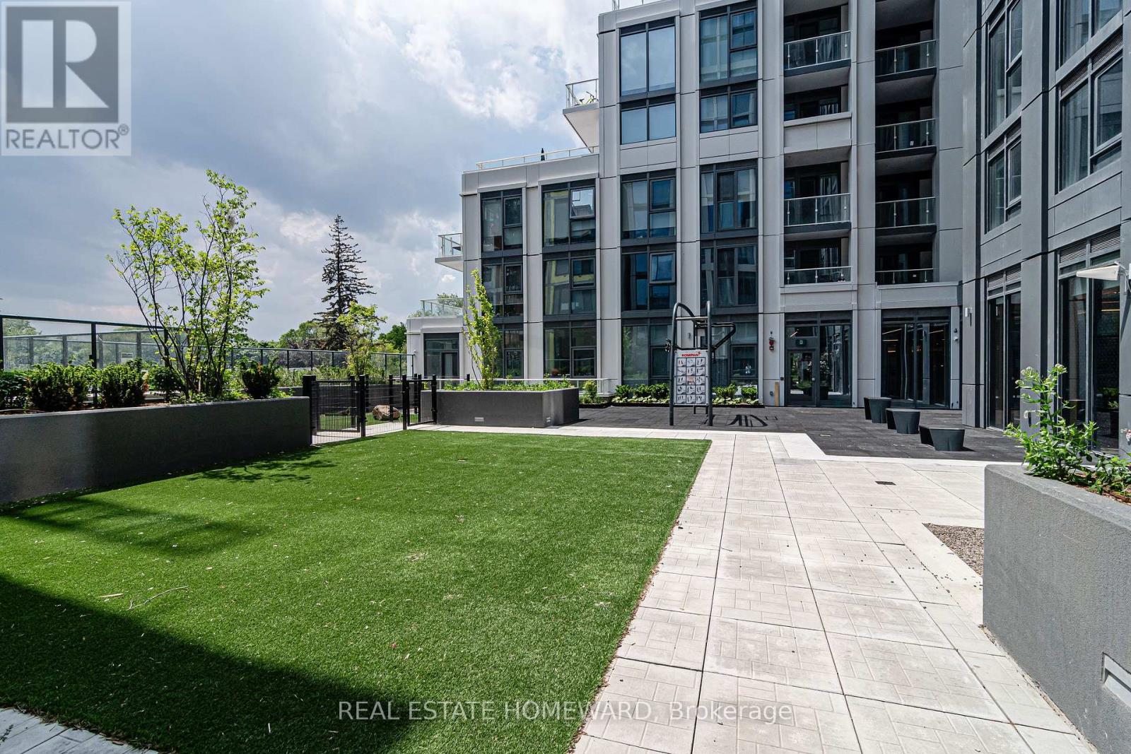 Photo 21 of 502 2020 Bathurst Street, Toronto ON