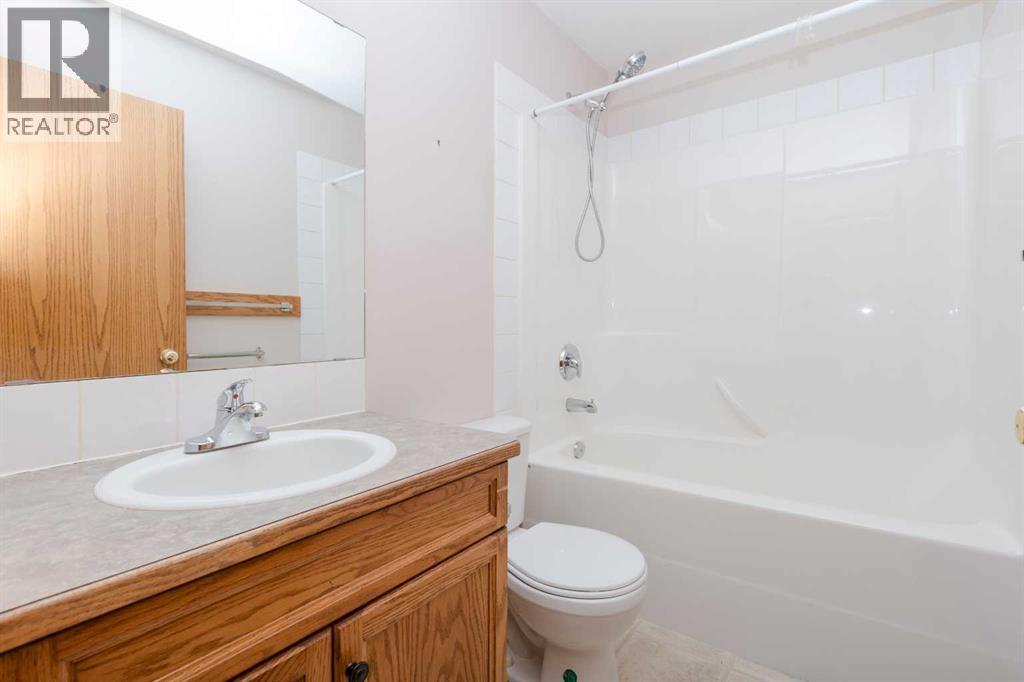 Photo 6 of 173 Kingston Drive, Red Deer AB