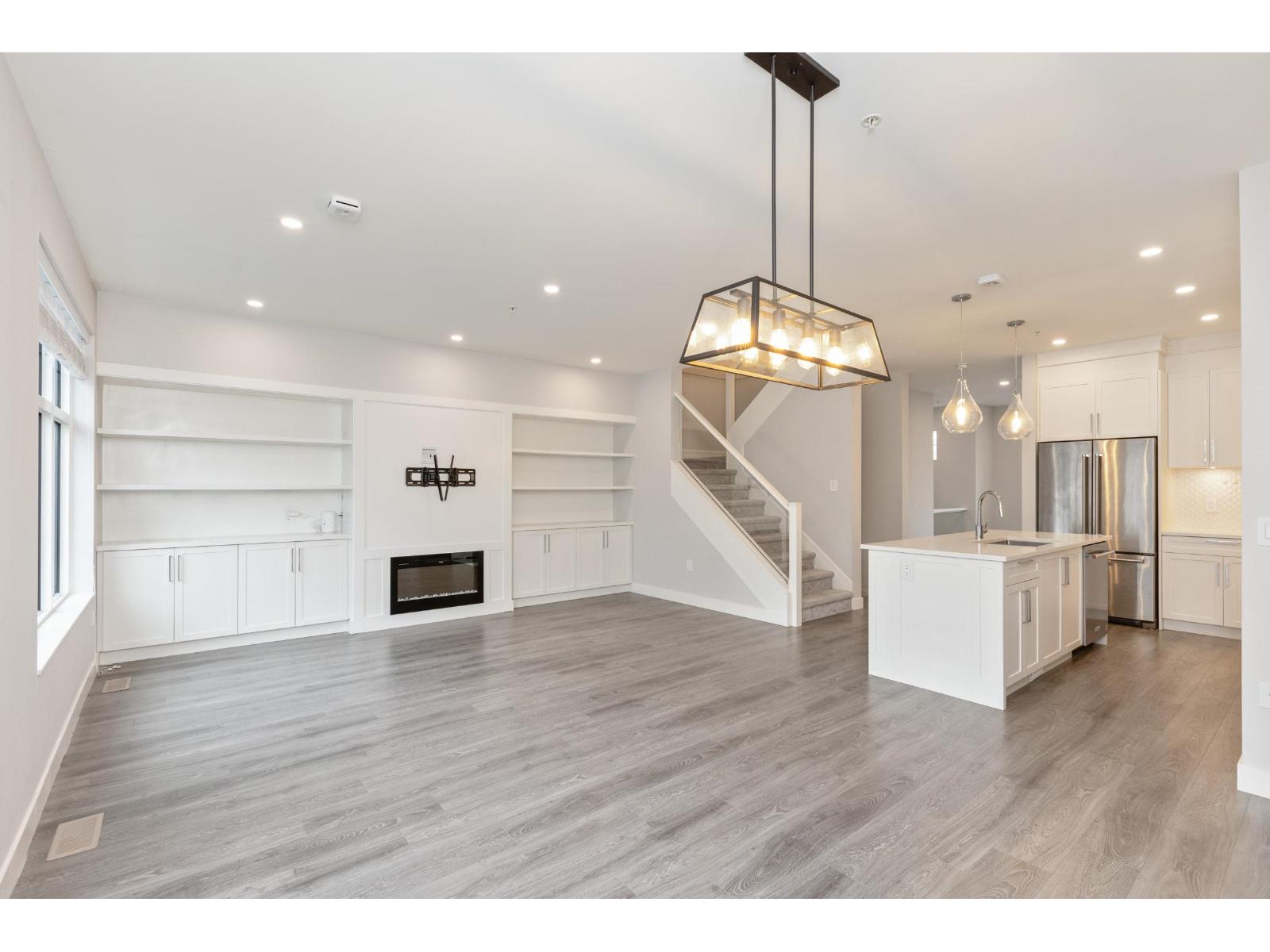 Photo 5 of 15 20327 72 B Avenue, Langley BC