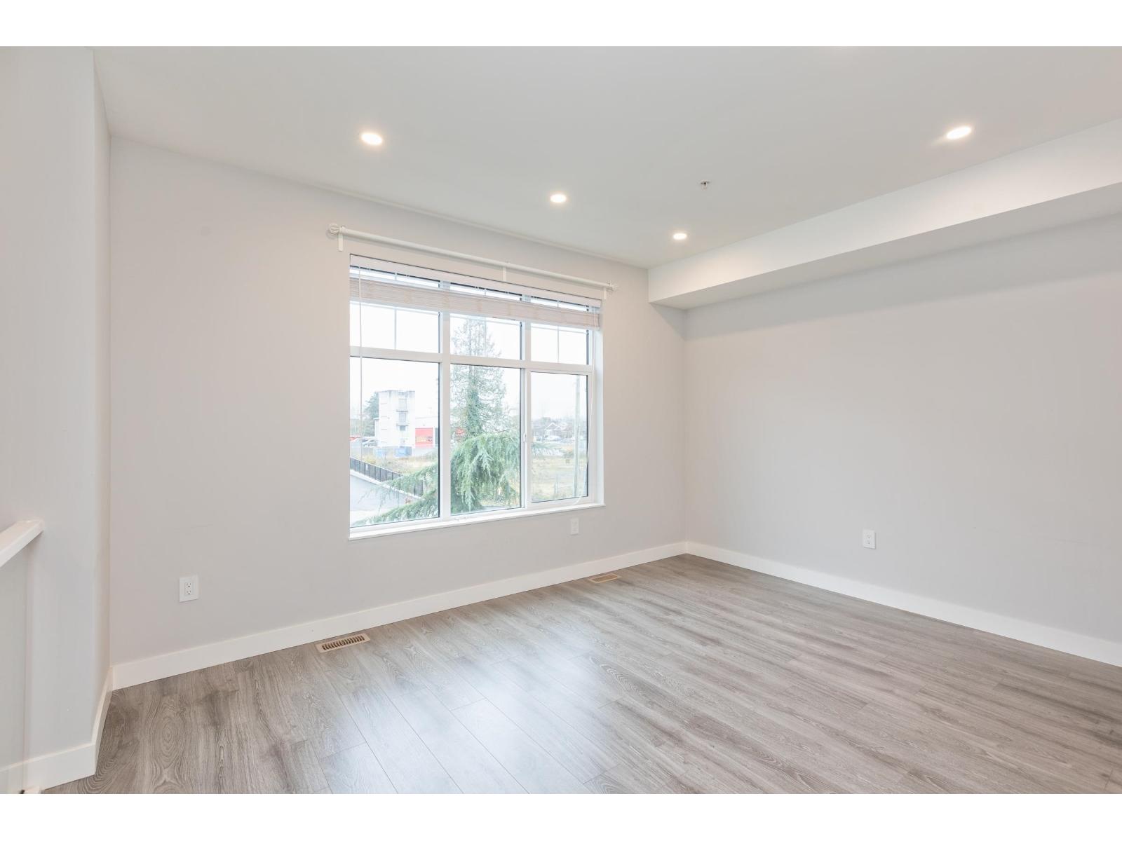 Photo 12 of 15 20327 72 B Avenue, Langley BC