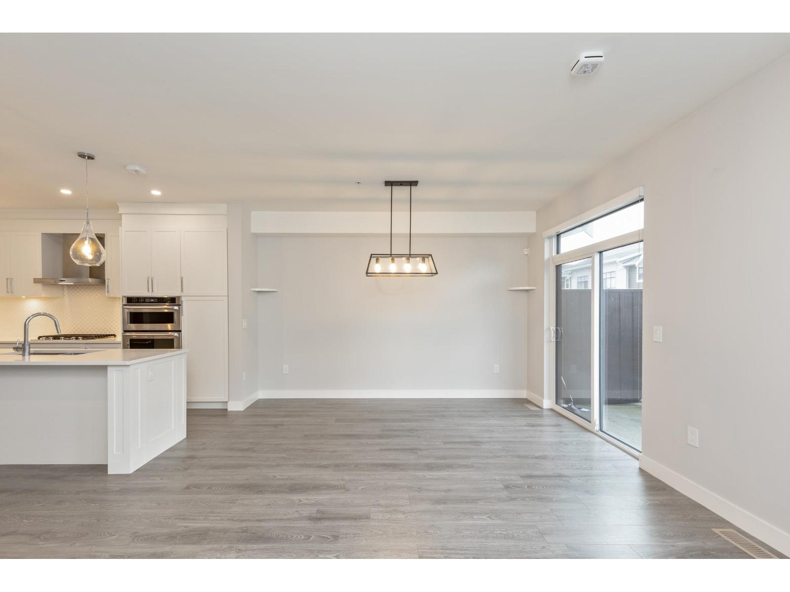 Photo 10 of 15 20327 72 B Avenue, Langley BC