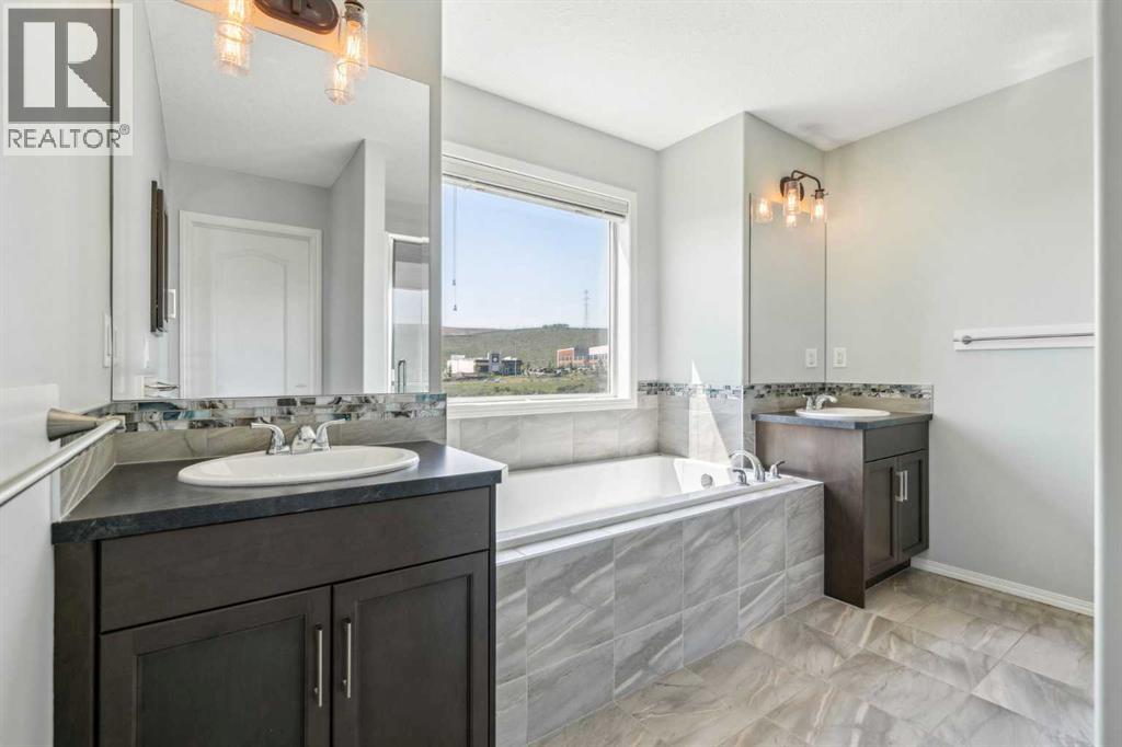 Photo 9 of 106 Nolancliff Crescent Nw, Calgary AB