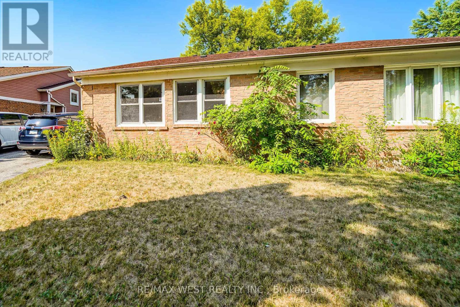 Photo 1 of 18 Stanbridge Court, Toronto ON