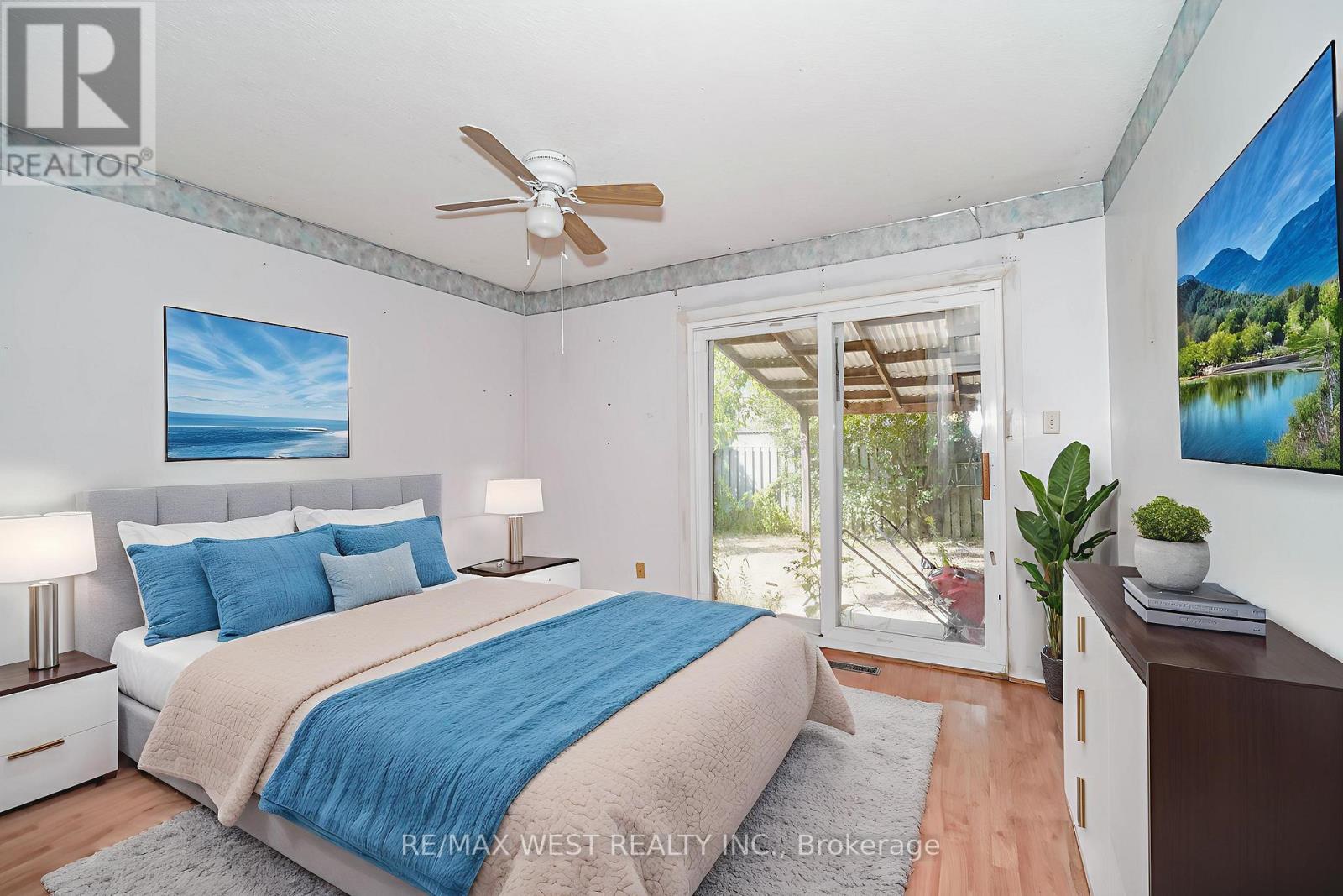 Photo 3 of 18 Stanbridge Court, Toronto ON