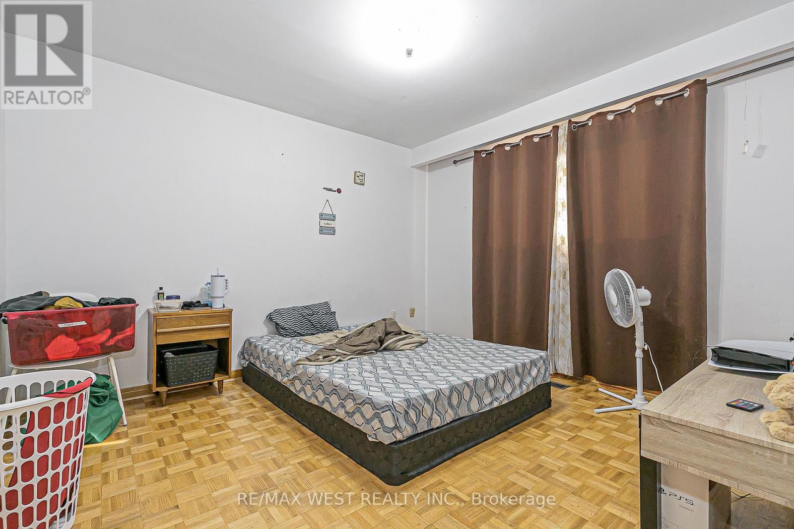 Photo 13 of 99 Fairglen Avenue, Toronto ON
