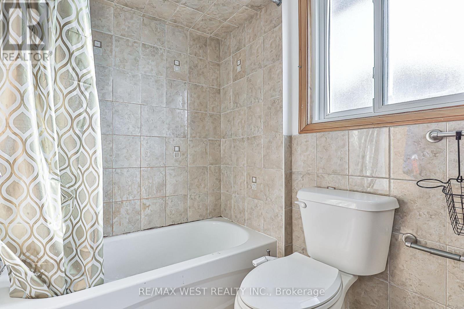 Photo 22 of 99 Fairglen Avenue, Toronto ON