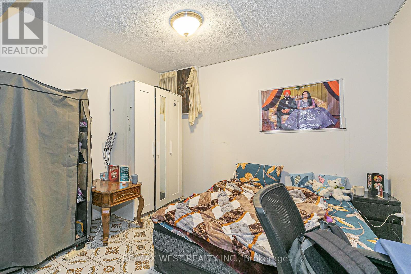 Photo 9 of 99 Fairglen Avenue, Toronto ON