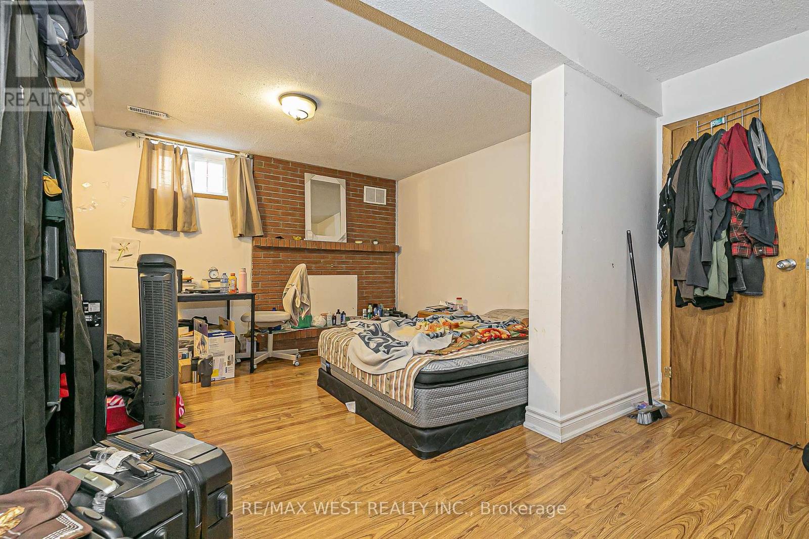 Photo 3 of 99 Fairglen Avenue, Toronto ON