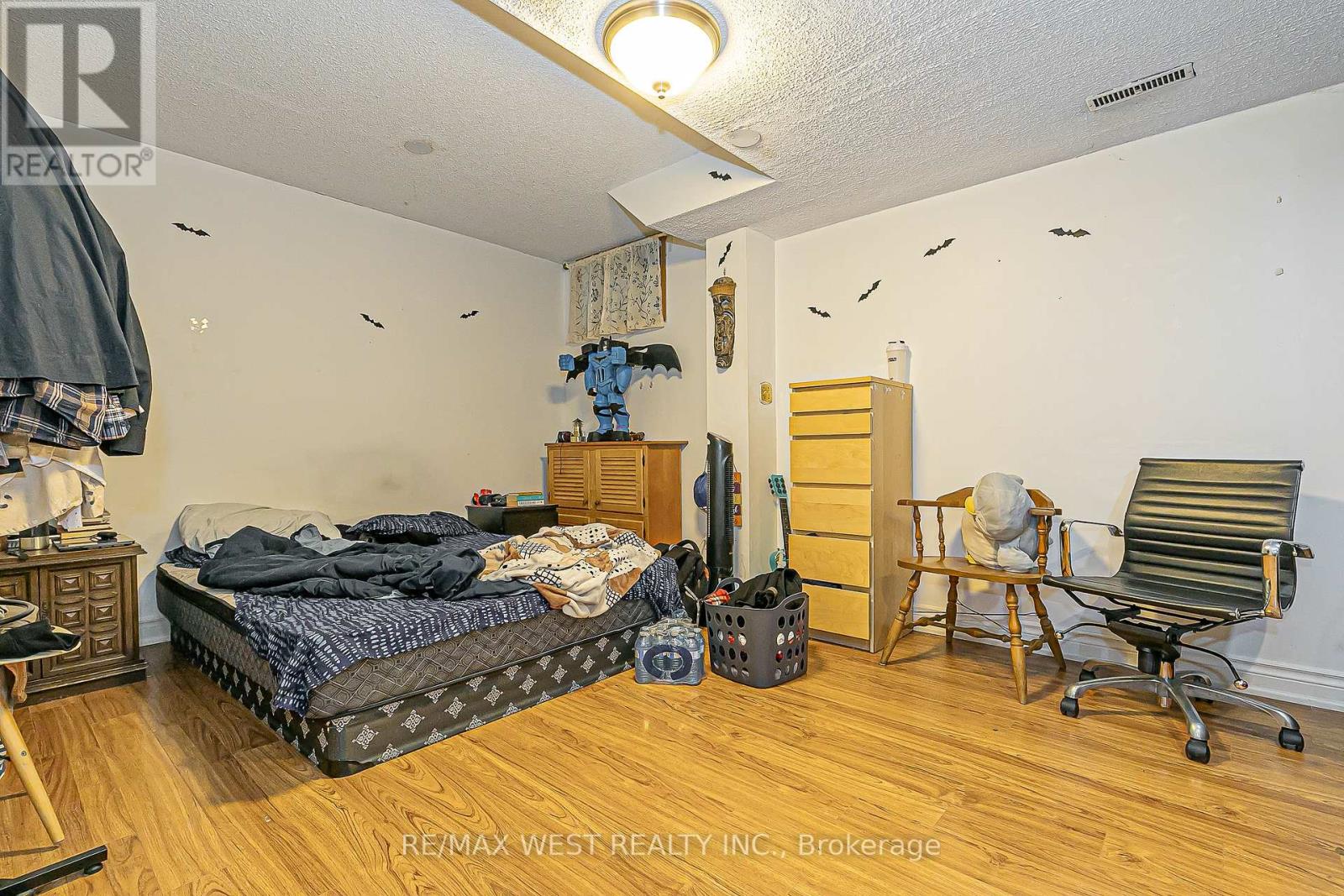 Photo 6 of 99 Fairglen Avenue, Toronto ON