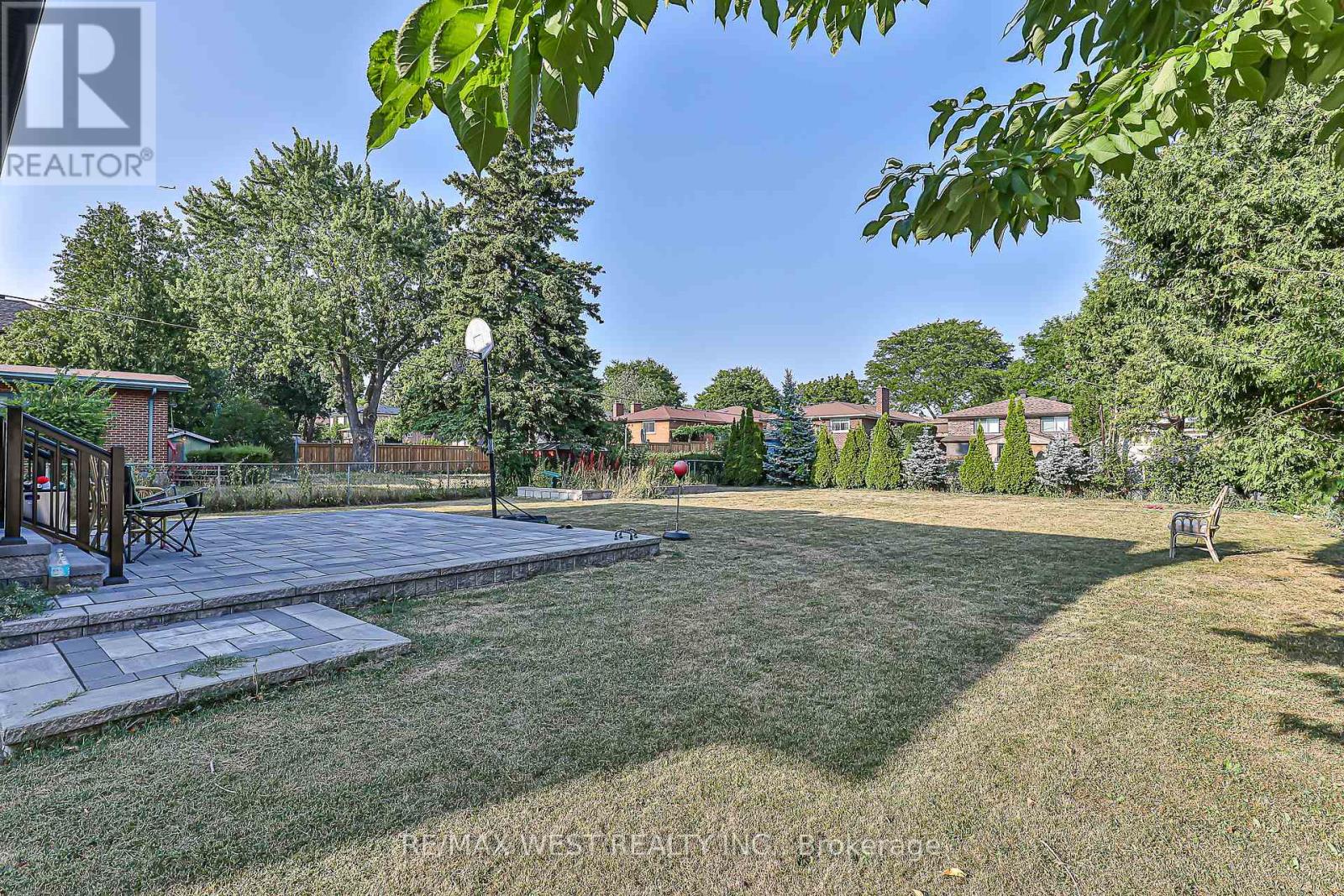 Photo 23 of 99 Fairglen Avenue, Toronto ON