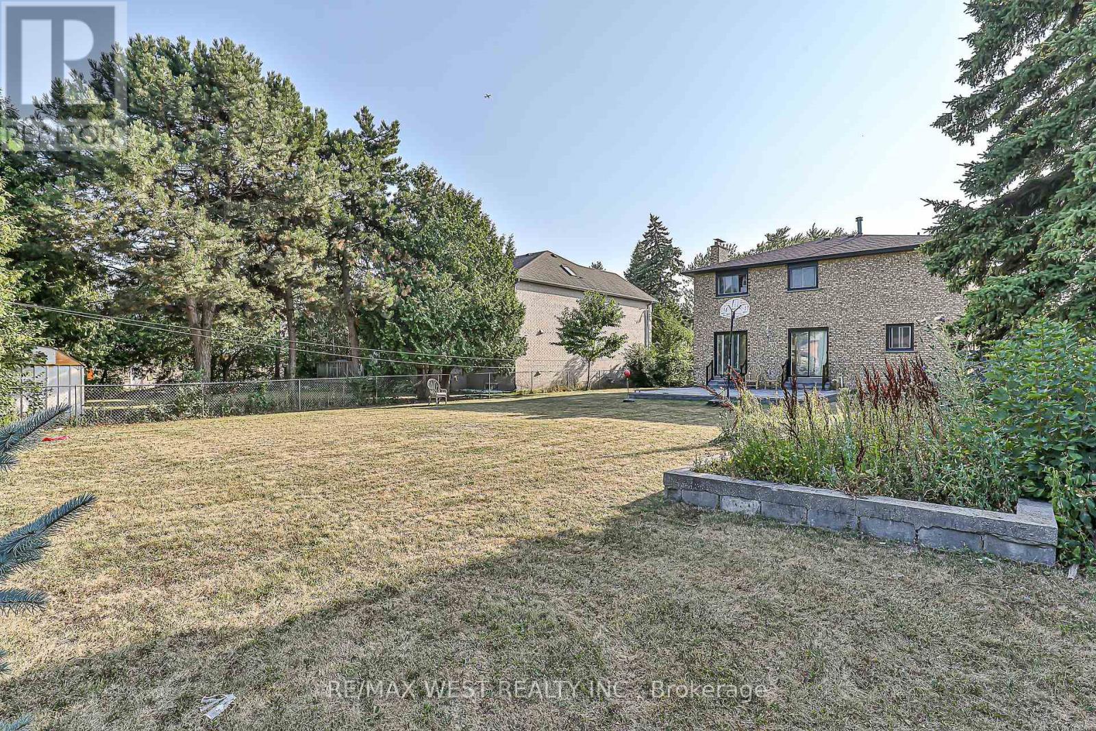 Photo 19 of 99 Fairglen Avenue, Toronto ON