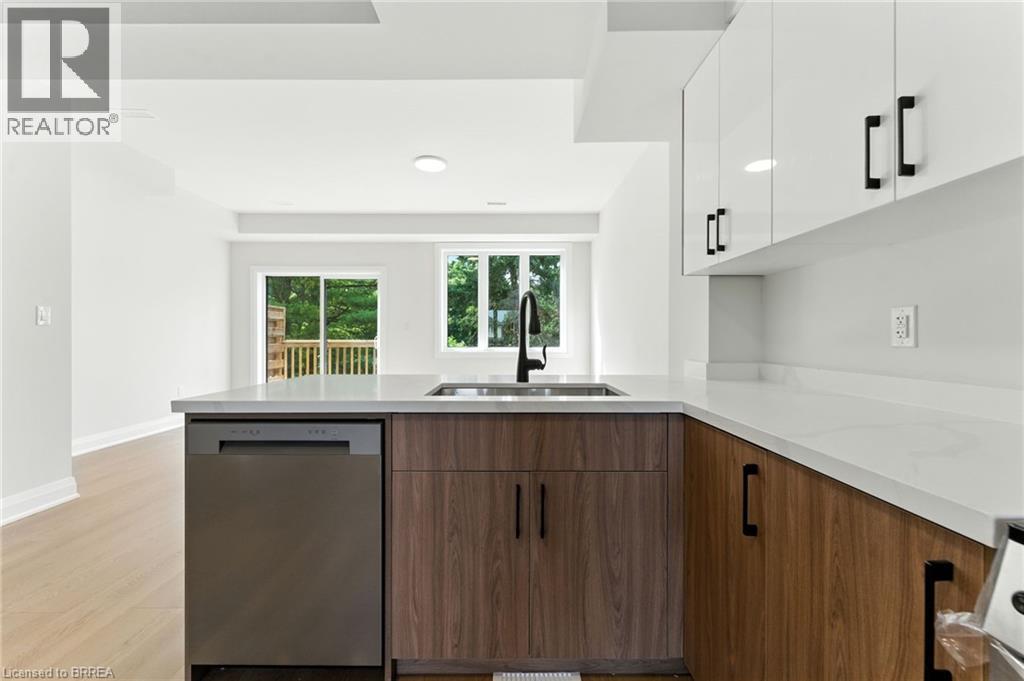 Photo 30 of 161 Fifth Avenue Unit 3, Brantford ON