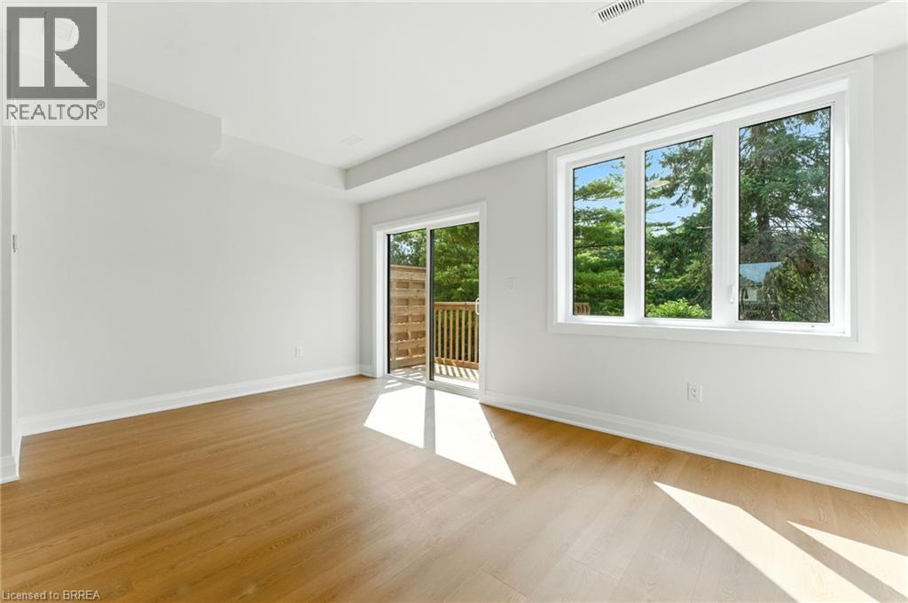 Photo 34 of 161 Fifth Avenue Unit 3, Brantford ON