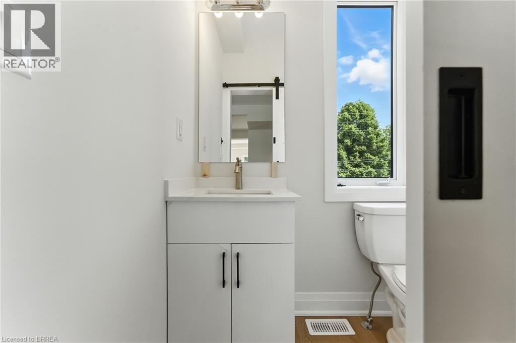 Photo 2 of 161 Fifth Avenue Unit 3, Brantford ON