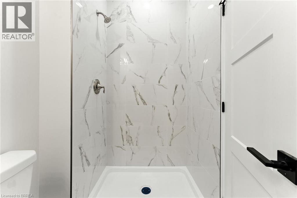 Photo 11 of 161 Fifth Avenue Unit 3, Brantford ON