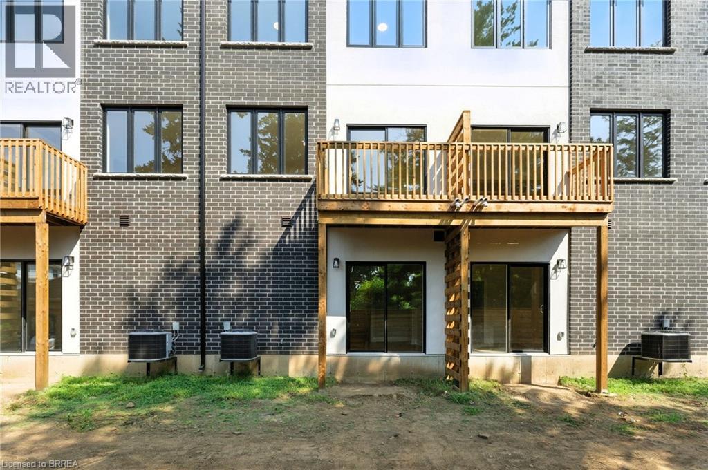 Photo 32 of 161 Fifth Avenue Unit 3, Brantford ON