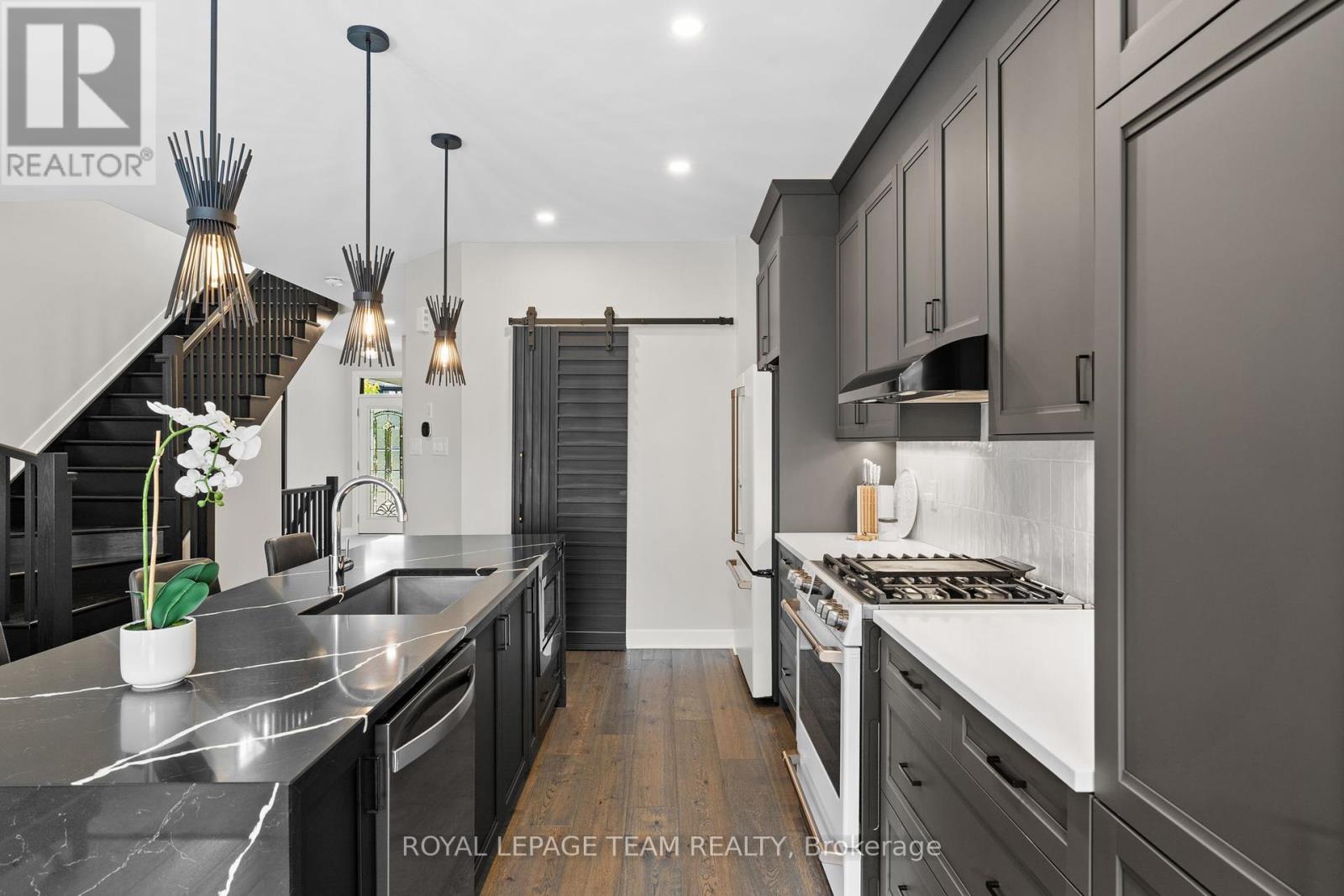 Photo 11 of 171 Bristol Crescent, North Grenville ON