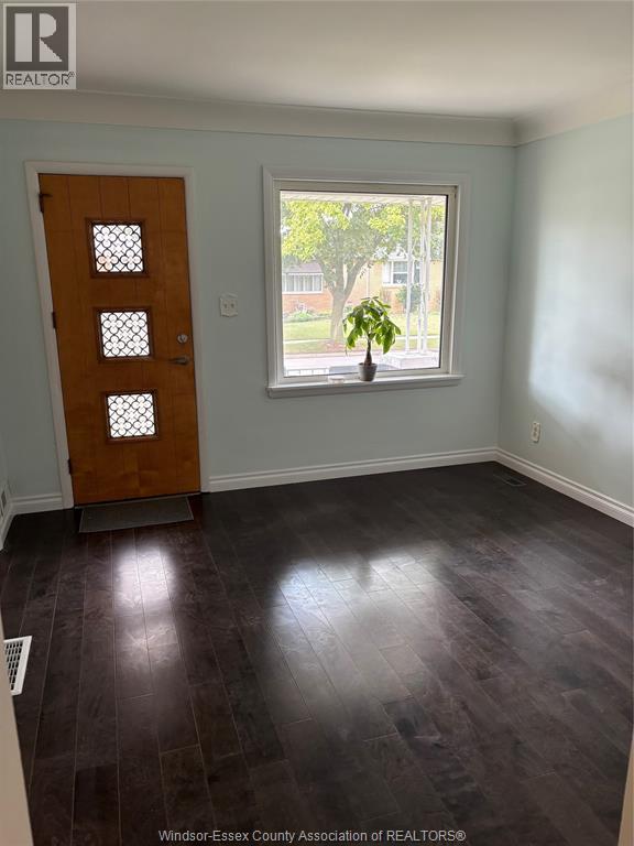 Photo 3 of 1714 Gladstone Avenue, Windsor ON