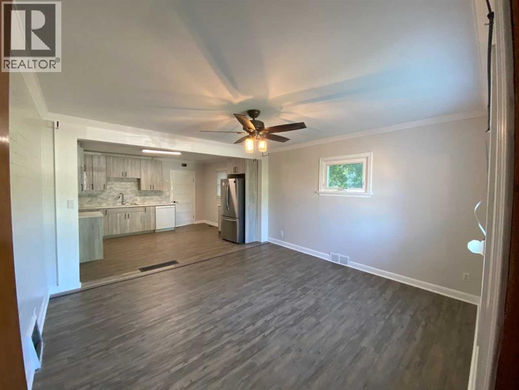 Photo 13 of 5813 54 Street, Taber AB
