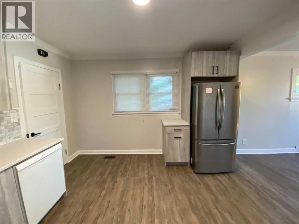 Photo 5 of 5813 54 Street, Taber AB