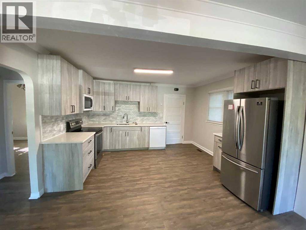 Photo 12 of 5813 54 Street, Taber AB