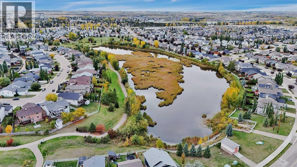 Photo 2 of 18 Palmer Circle, Blackfalds AB